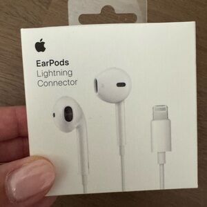 Apple EarPods with Lightning Connector - White